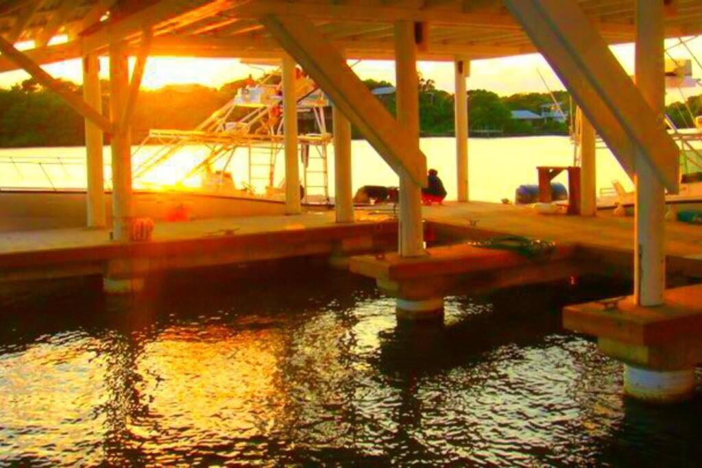 The Dock Resort Over Water Retreat West End Exterior photo
